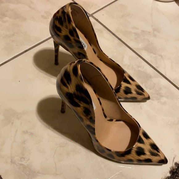 Steve Madden Shoes - Steve Madden patent leather leopard heels